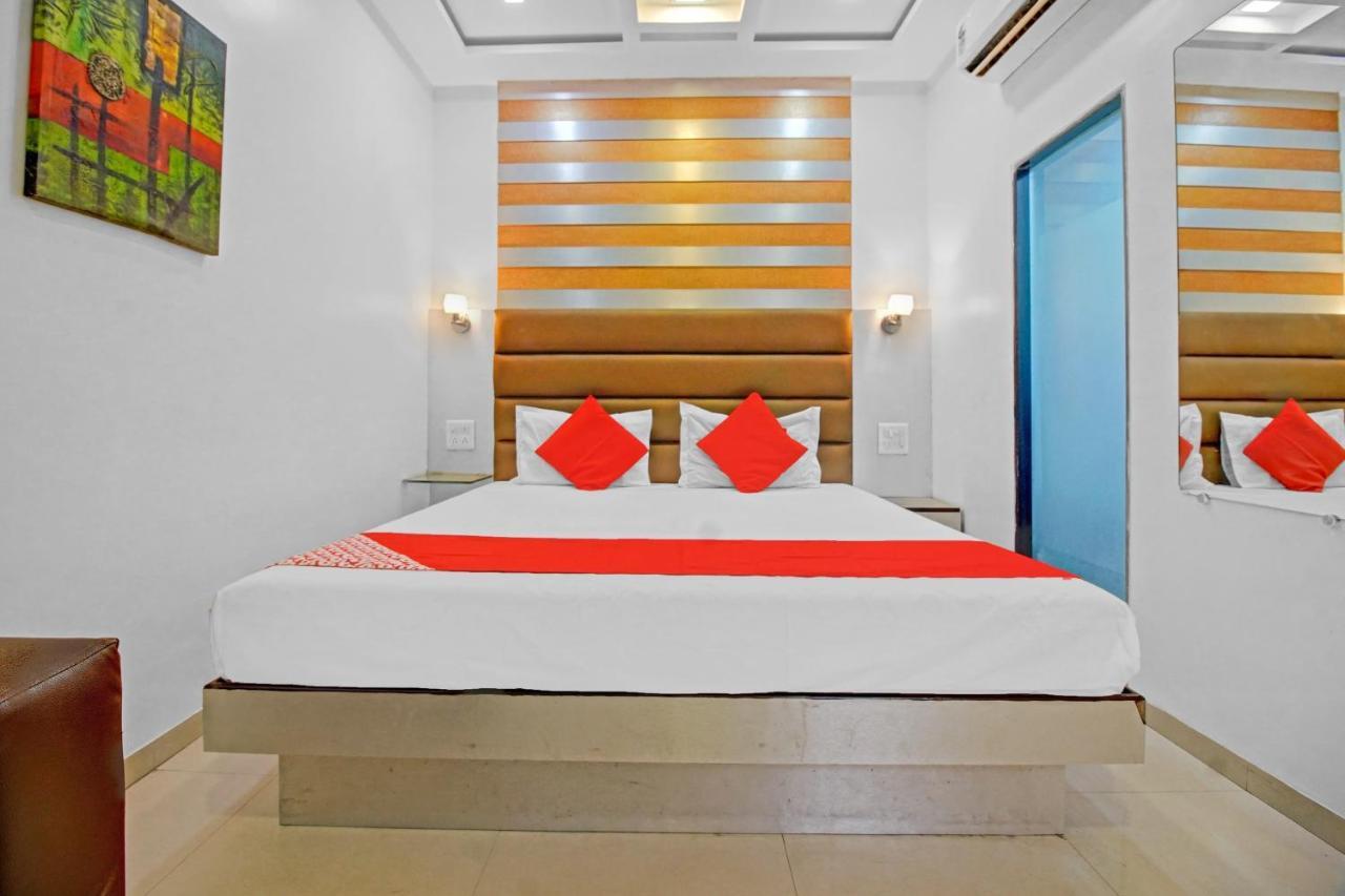 Flagship 83490 Hotel Bently Palace Мумбаи Экстерьер фото